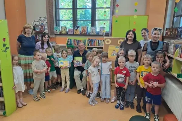 Dzień Taty w bibliotece: Pan Andrzej czytał przedszkolakom