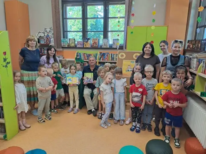 Dzień Taty w bibliotece: Pan Andrzej czytał przedszkolakom