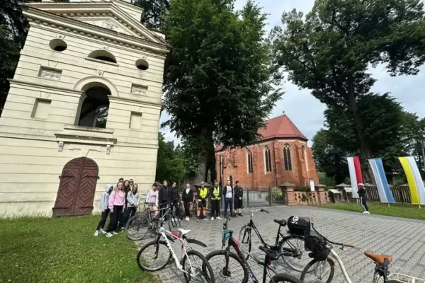 Uczniowie odkrywali Szwajcarię Żerkowską na rowerach