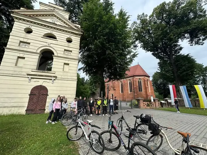Uczniowie odkrywali Szwajcarię Żerkowską na rowerach