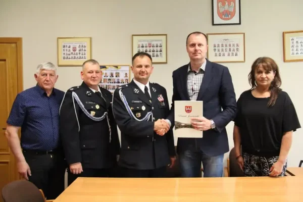 Powiat Jarociński dofinansowuje OSP Dobieszczyzna na zakup kamery termowizyjnej