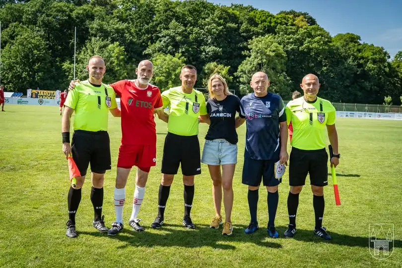 Wielki Mecz Legend Polskiej Piłki w Jarocinie – gwiazdy na stadionie