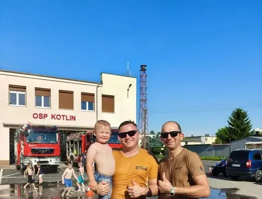 Pierwszy dzień lata z kurtyną wodną w Kotlinie – festyn pełen radości