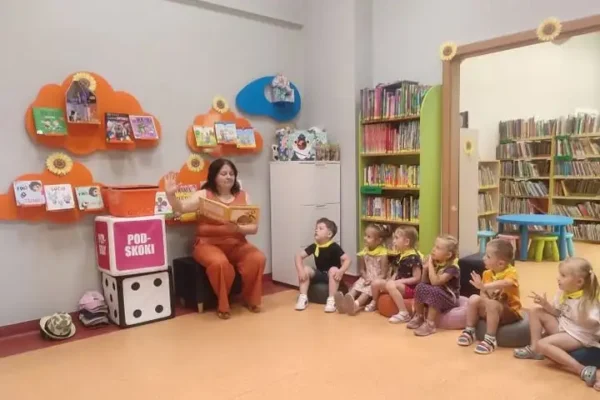 Bystrzaki z wizytą w bibliotece – pierwsze spotkanie z książkami