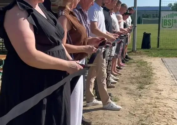 Oficjalne otwarcie zmodernizowanych boisk sportowych w Parzewie