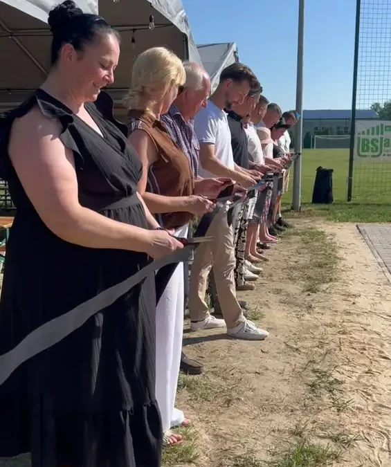 Oficjalne otwarcie zmodernizowanych boisk sportowych w Parzewie