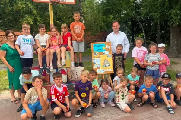 Burmistrzowie Jarocina czytali dzieciom z okazji Dnia Taty