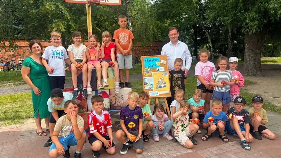 Burmistrzowie Jarocina czytali dzieciom z okazji Dnia Taty
