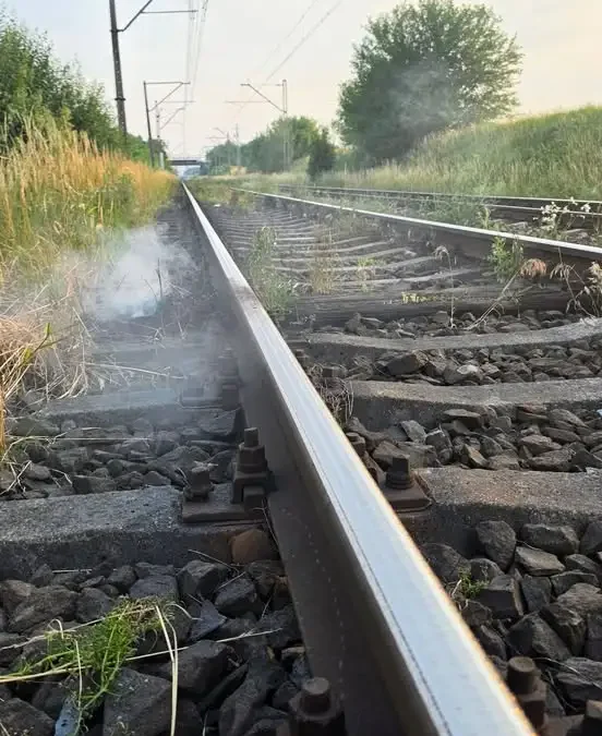 Pożar podkładów kolejowych w Żerkowie – dwie interwencje strażaków
