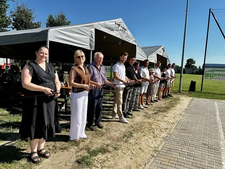 Otwarcie zmodernizowanych boisk w Parzewie – nowe miejsce sportu i integracji