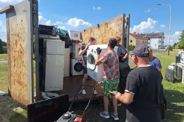 Zbiórka elektrośmieci w Witaszycach zakończona sukcesem – dwa pełne kontenery dla OSP