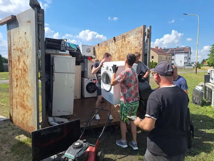 Zbiórka elektrośmieci w Witaszycach zakończona sukcesem – dwa pełne kontenery dla OSP
