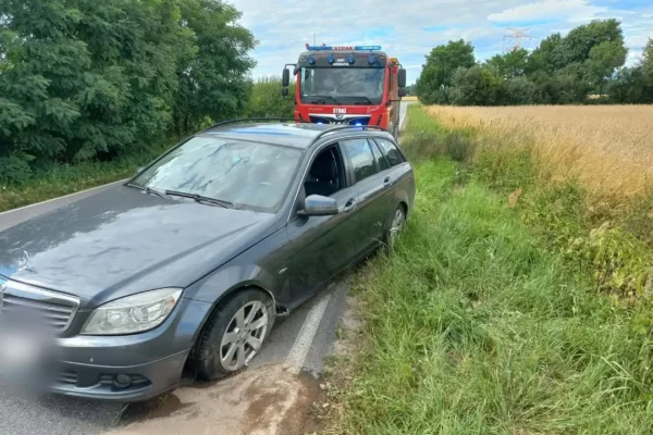 Kolizja drogowa w Parzęczewie – interweniowały służby