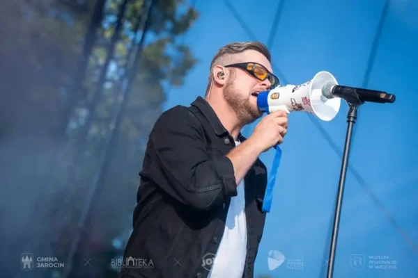 Finał Wielkopolskich Rytmów Młodych: kast. i Sad Smiles na scenie w Jarocinie