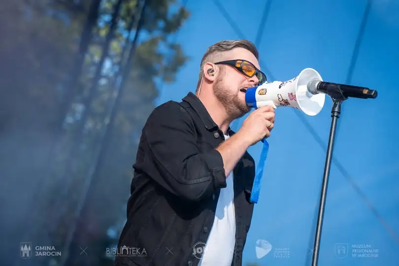Finał Wielkopolskich Rytmów Młodych: kast. i Sad Smiles na scenie w Jarocinie