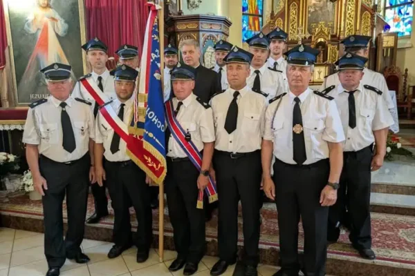 Strażacy z OSP Jarocin w peregrynacji Obrazu Jezusa Miłosiernego