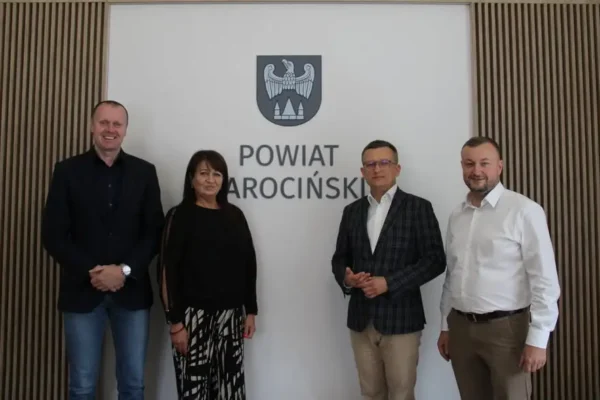 Starosta jarociński rozmawia o modernizacji drogi w Golinie