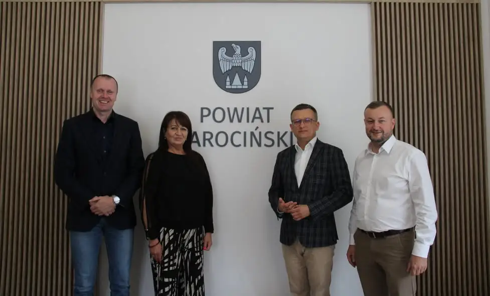 Starosta jarociński rozmawia o modernizacji drogi w Golinie