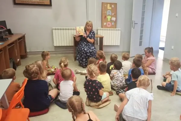 Przedszkolaki z Witaszyc w letniej podróży z biblioteką