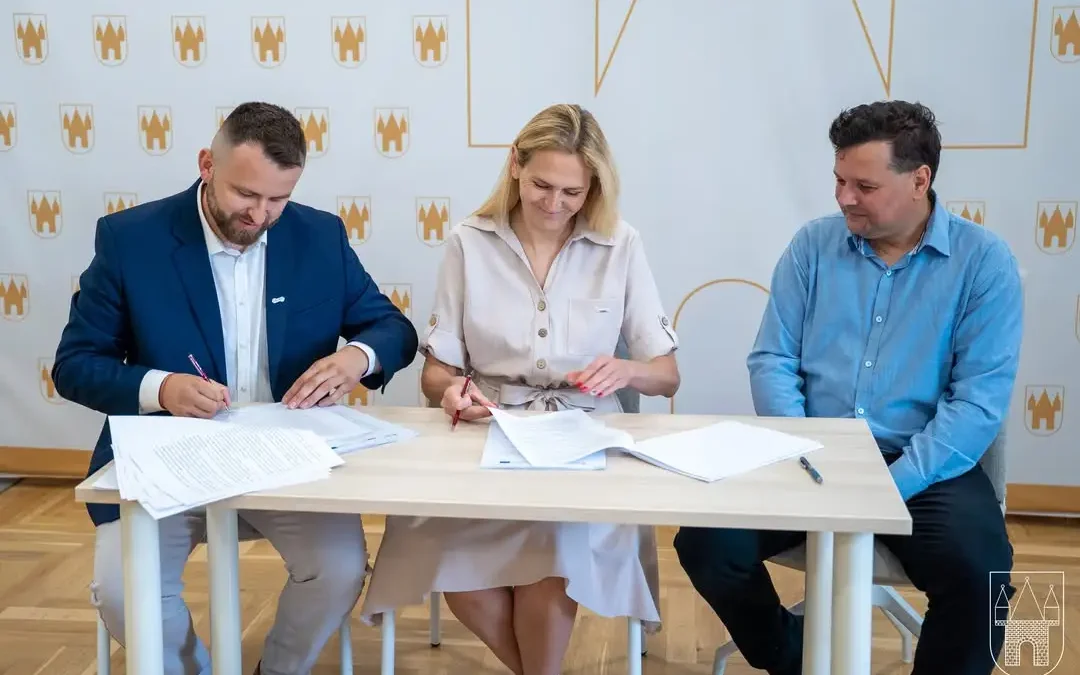 Gmina Jarocin podpisała umowę na termomodernizację szkoły w Golinie