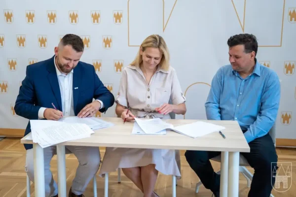 Gmina Jarocin podpisała umowę na termomodernizację szkoły w Golinie