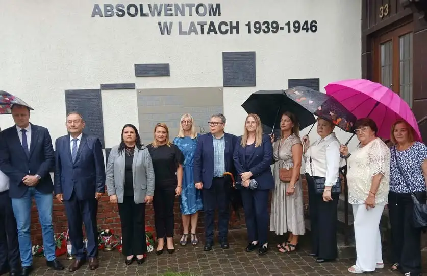 Godzina „W” w Gminie Jarocin: syreny i kwiaty dla Powstańców Warszawskich