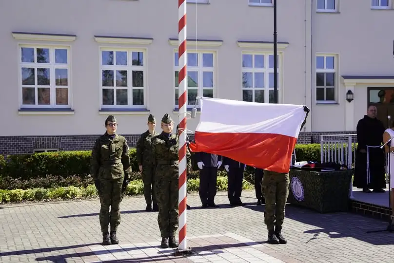 Uroczystości w jarocińskich koszarach w przeddzień Święta Wojska Polskiego