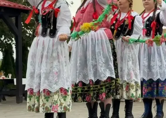 Dożynki w Sławoszewie: deszcz nie przeszkodził we wspólnym świętowaniu