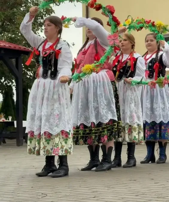 Dożynki w Sławoszewie: deszcz nie przeszkodził we wspólnym świętowaniu