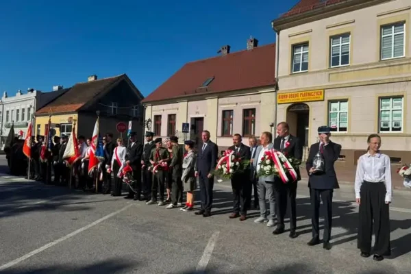 Święto Wojska Polskiego: Samorządowcy i mieszkańcy oddali hołd poległym w Żerkowie