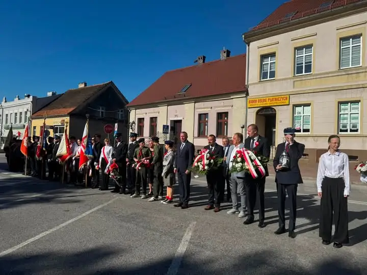 Święto Wojska Polskiego: Samorządowcy i mieszkańcy oddali hołd poległym w Żerkowie