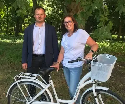 Radny powiatu jarocińskiego przekazał rower podopiecznym Domu Dziecka w Górze
