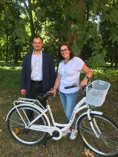 Radny powiatu jarocińskiego przekazał rower podopiecznym Domu Dziecka w Górze