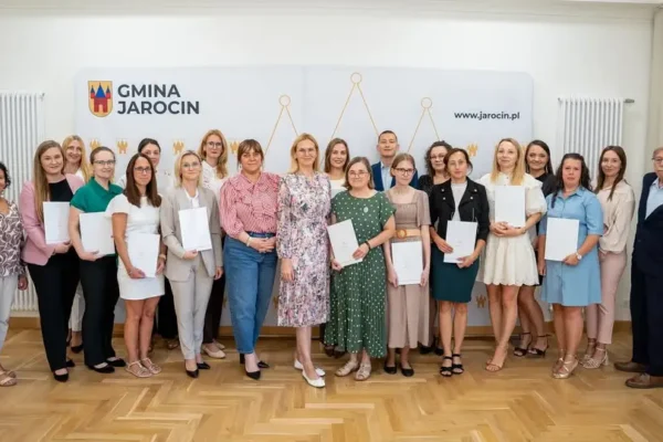 18 nauczycieli z gminy Jarocin otrzymało akty awansu zawodowego