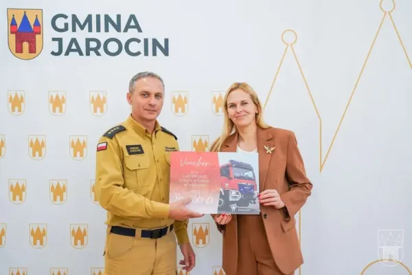 Jarocin: Umowa na dofinansowanie zakupu samochodu dla strażaków podpisana