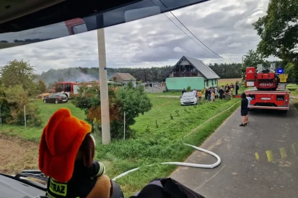 Pożar garażu w Magnuszewicach – strażacy w akcji