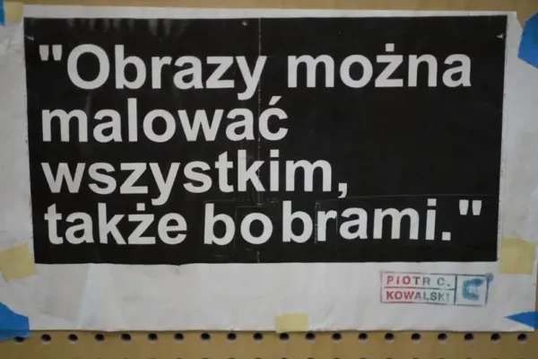 Jarocin: młodzi artyści malowali miasto metodą frotażu