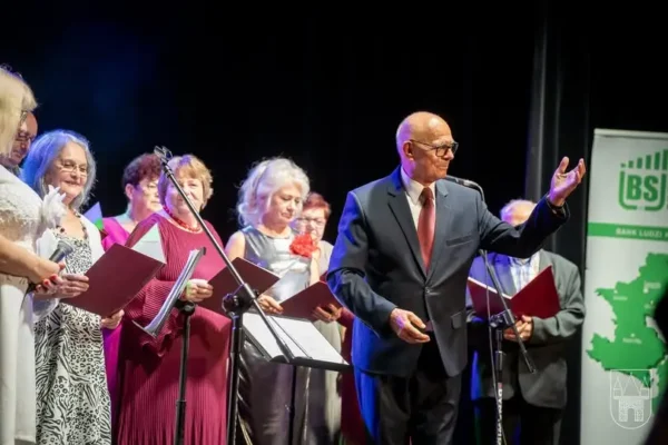 Jarocin: „Biała sukienka” otworzyła koncert „Co śpiewa wiatr”