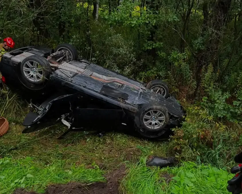 Wypadek w Zdziarach. Na miejscu działały OSP Jarocin, JRG Nisko i ZRM