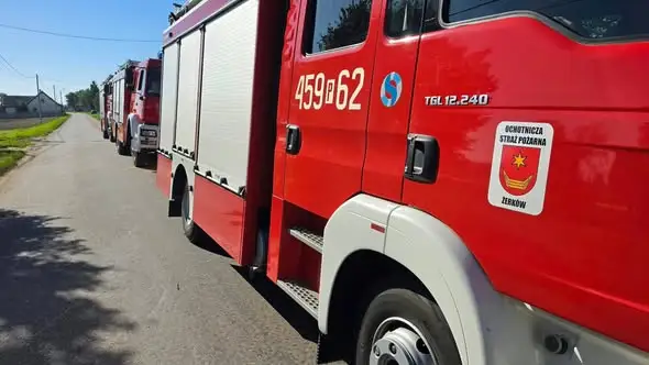 Plama oleju na drodze w rejonie Żerkowa i Łuszczanowa. Interweniowały cztery zastępy OSP