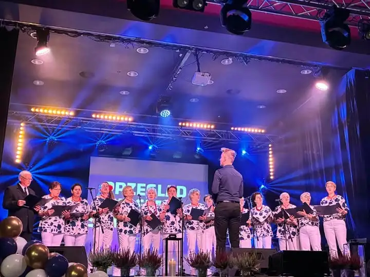 Kotlińskie „Wieczorynki” porwały do tańca seniorów na V Przeglądzie Piosenki Senioralnej w Gostyniu