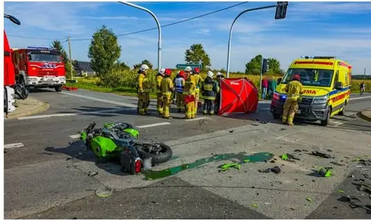 Wypadek drogowy w Suchej. Interweniowały zastępy OSP i JRG z powiatu jarocińskiego