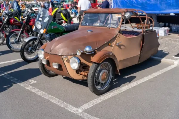 Jarocin: II Spotkania Klasyków i Motoryzacyjnych Perełek zgromadziły ponad 250 załóg