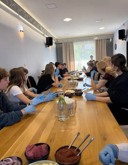Dzień Chłopaka w klasie 4 LOc – warsztaty pizzy w Restauracji Majowa