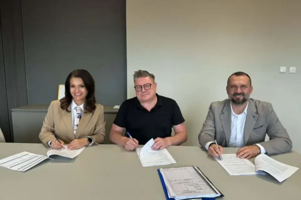 Umowa na budowę boiska w Chrzanie podpisana
