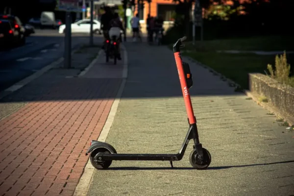 Mieszkańcy Jarocina chcą zakazu hulajnóg elektrycznych w parkach