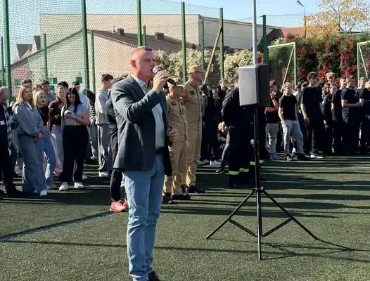 Próbna ewakuacja w ZSP2 Jarocin z udziałem strażaków PSP