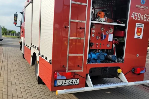 Interwencja OSP KSRG Żerków: usuwanie gniazda owadów błonkoskrzydłych