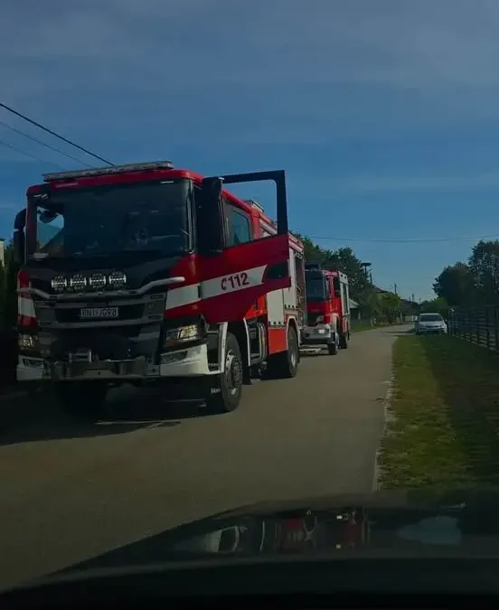 Pożar szopy w Jarocinie. Interweniowały trzy zastępy straży pożarnej
