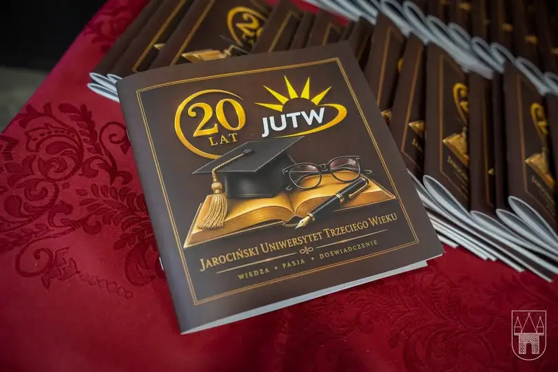 20-lecie Uniwersytetu Trzeciego Wieku w Jarocinie i nowy sztandar